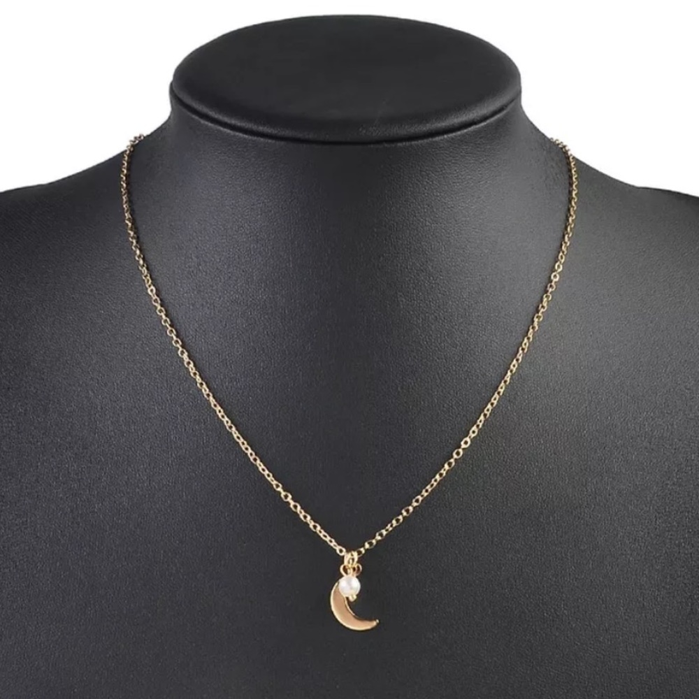 {RILEY} boho dainty moon & pearl charm necklace - Picture 3 of 4